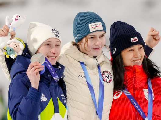 Anna Odine Strömová, Nika Prevcová a Nozomi Maruyamová. 