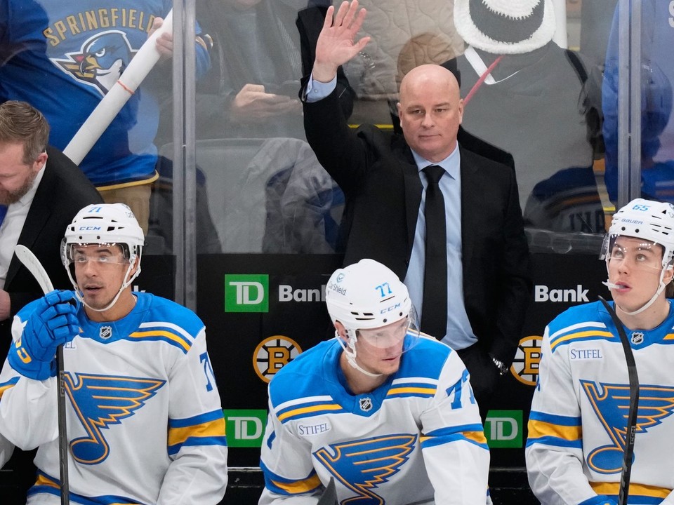 Jim Montgomery a hráči St. Louis Blues. 