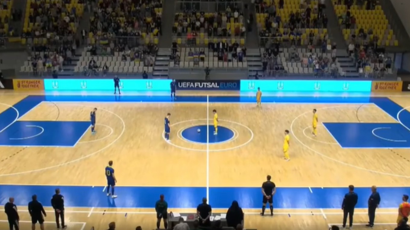 Futsalisti si uctili obete vojny napriek zákazu od UEFA