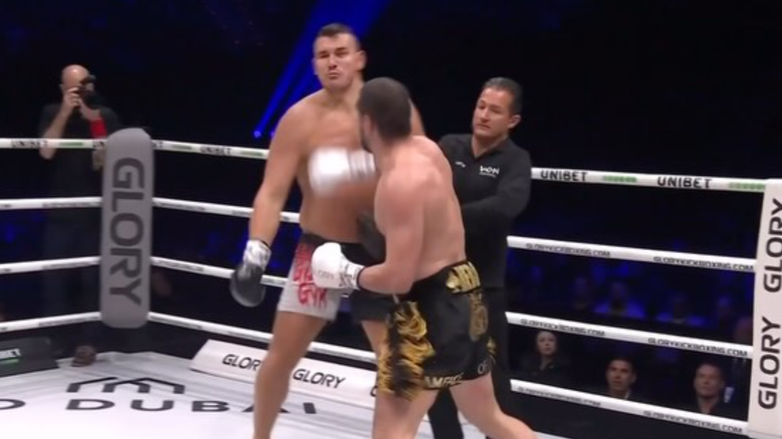 VIDEO: Po zákernom údere skončil na podlahe ringu. Súboj potom Slovák vyhral