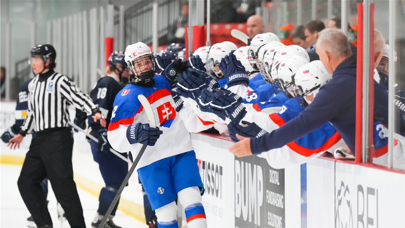 Momentka zo zápasu Slovensko - Fínsko na MS v hokeji žien do 18 rokov 2026.