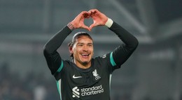 Darwin Nunez v drese Liverpoolu počas zápasu Premier League.