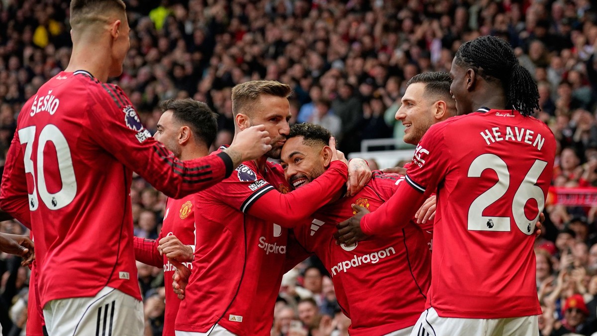 Manchester United oslavuje gól. 