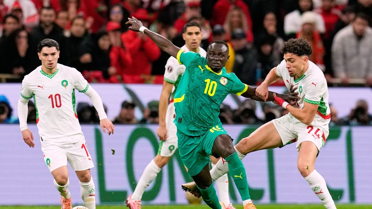Sadio Mane a Neil Yoni El Aynaoui.