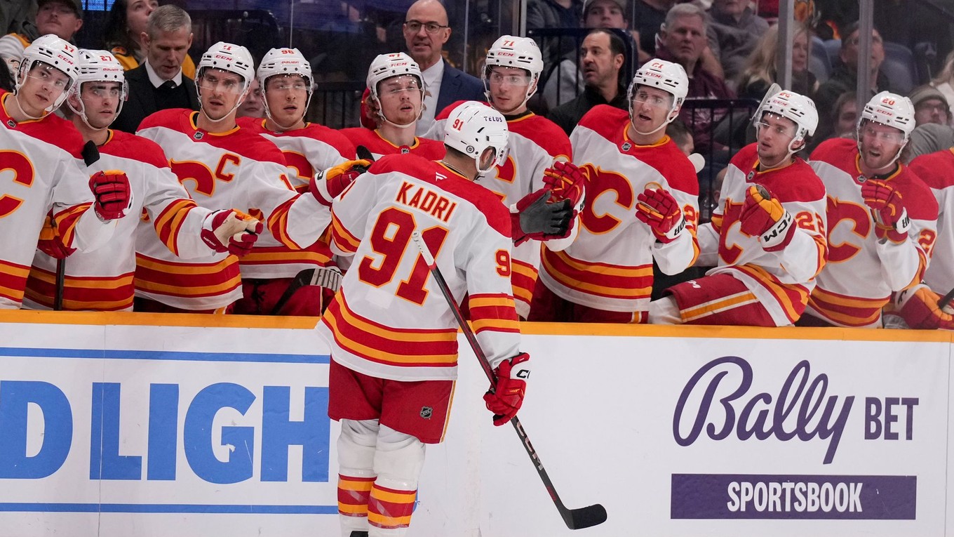 Nazem Kadri oslavuje gól.