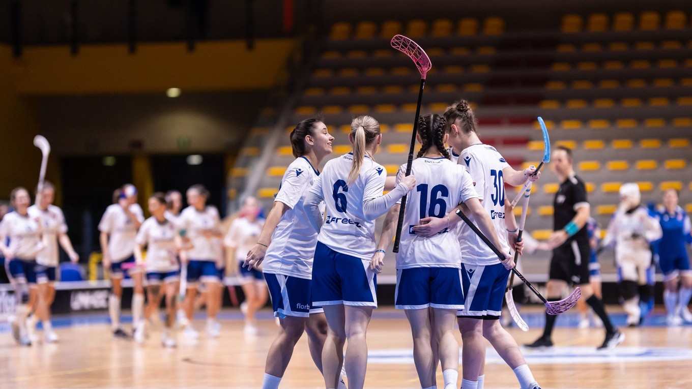 Slovenské florbalistky. Archívny záber.