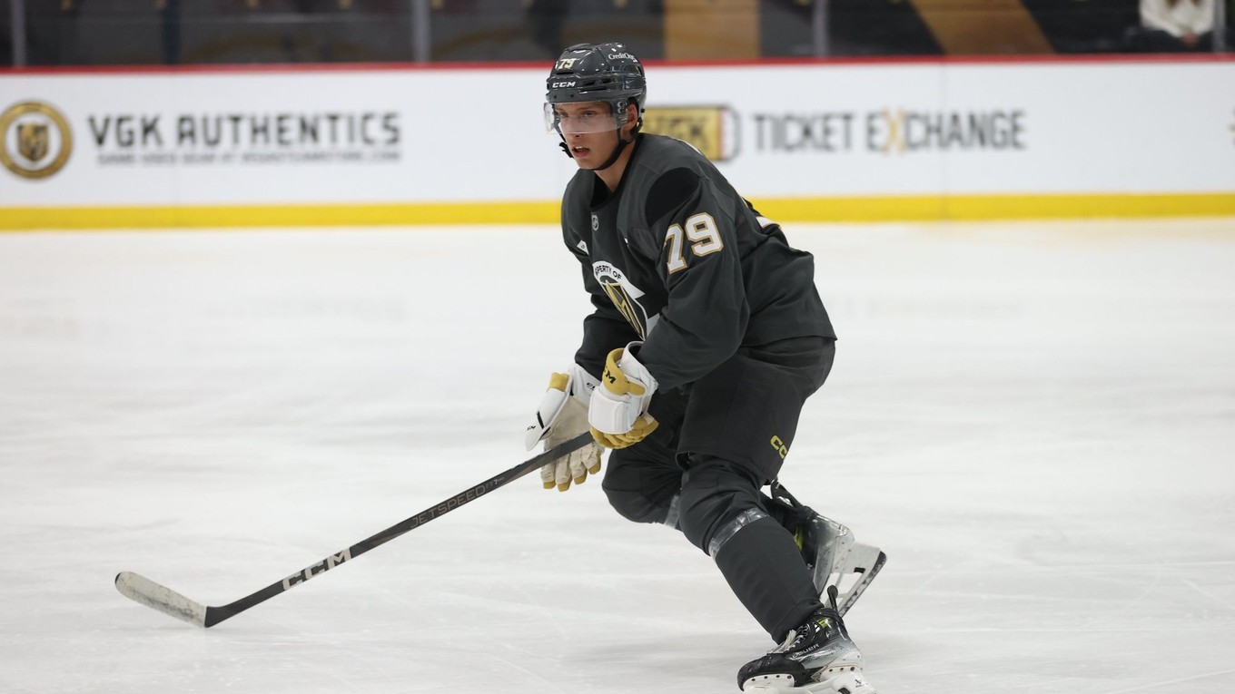 Obranca Jozef Viliam Kmec počas prípravného kempu v tíme Vegas. 