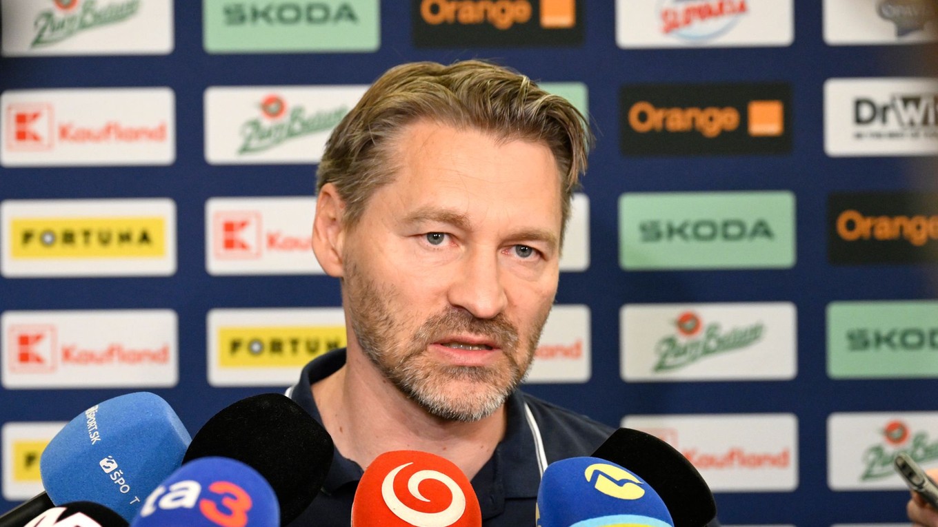 Tréner slovenskej hokejovej reprezentácie Vladimír Országh.