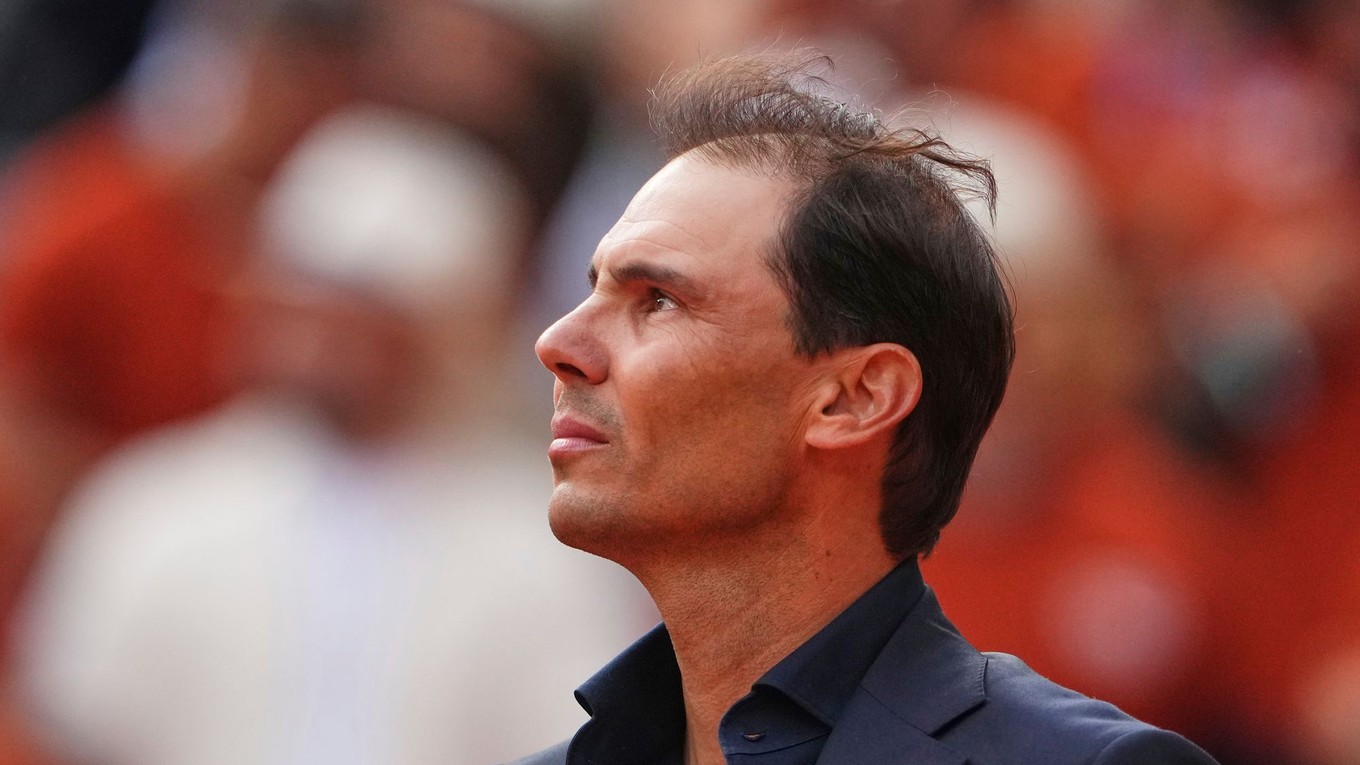 Rafael Nadal počas slávnostného ceremoniálu na Roland Garros 2025.