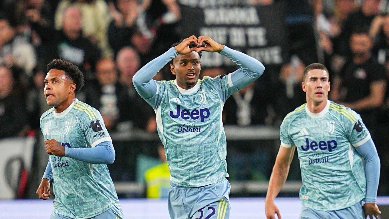 Juan Cabal oslavuje gól proti Atalante v Serie A.