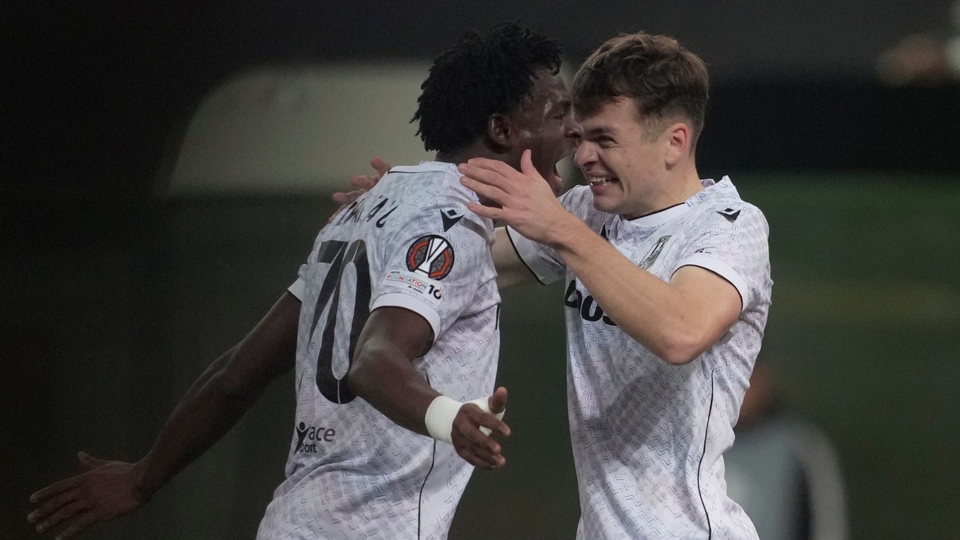 Radosť hráčov Plzne z gólu proti Panathinaikosu.