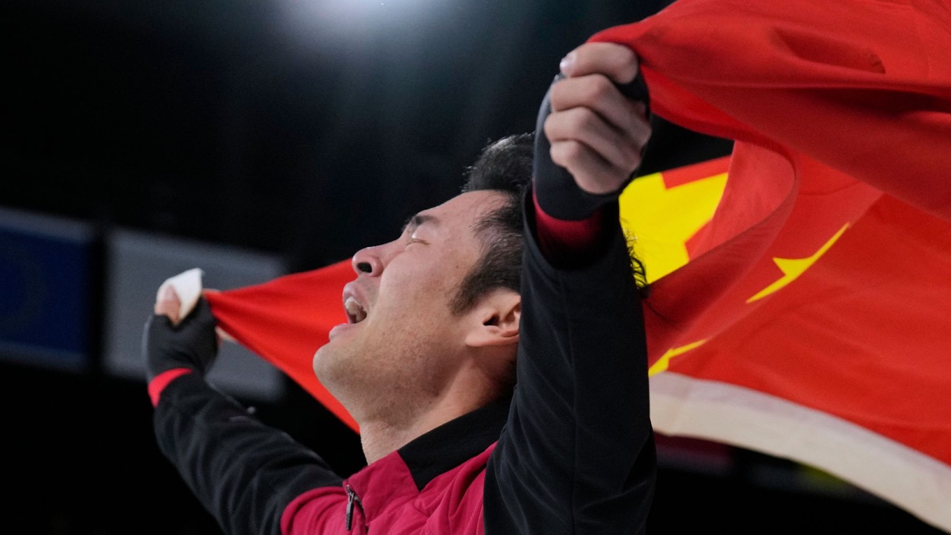 Ning Čung-jen získal zlato na ZOH 2026.