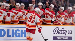 Nazem Kadri oslavuje gól.