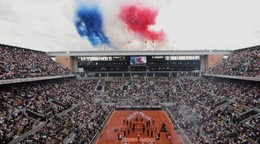 Ceremoniál pred finále mužov na Roland Garros 2025.