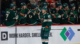 Útočník Minnesoty Wild Kirill Kaprizov sa teší z gólu.