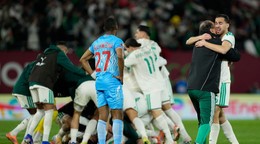 Radosť hráčov Alžírska po triumfe nad DR Kongo.