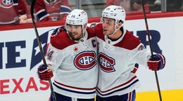 Nick Suzuki (vľavo) a Juraj Slafkovský (vpravo).