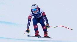 Americká lyžiarka Breezy Johnsonová v zjazde tímovej kombinácie žien v alpskom lyžovaní počas zimných olympijských hier 2026.