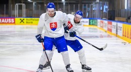 Na snímke zľava Jakub Meliško, Aurel Nauš (obaja Slovensko) počas tréningu na zápas základnej B-skupiny proti Slovinsku.
