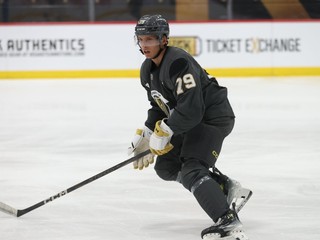 Obranca Jozef Viliam Kmec počas prípravného kempu v tíme Vegas. 