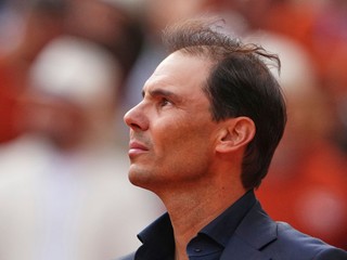 Rafael Nadal počas slávnostného ceremoniálu na Roland Garros 2025.