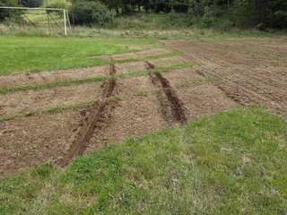 Po ihrisku im jazdil autom.