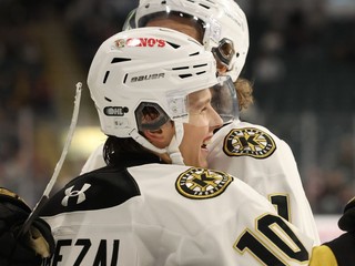 Tomáš Pobežal oslavuje gól.