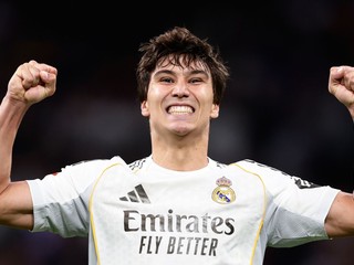 Gonzalo Garcia oslavuje hetrik proti Betisu.