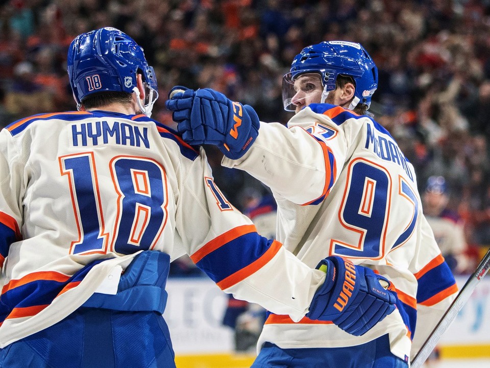 Connor McDavid a Zach Hyman. 