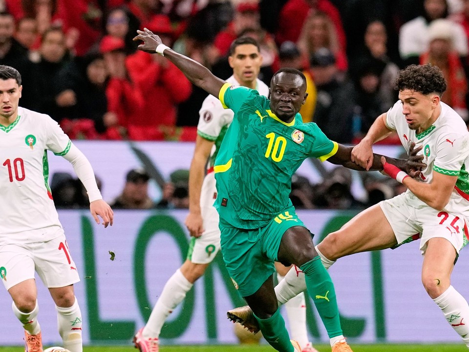 Sadio Mane a Neil Yoni El Aynaoui.