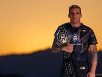 Charles Oliveira.