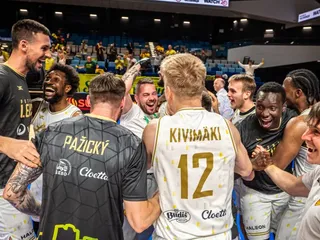 Patrioti Levice oslavujú postup do Ligy majstrov.