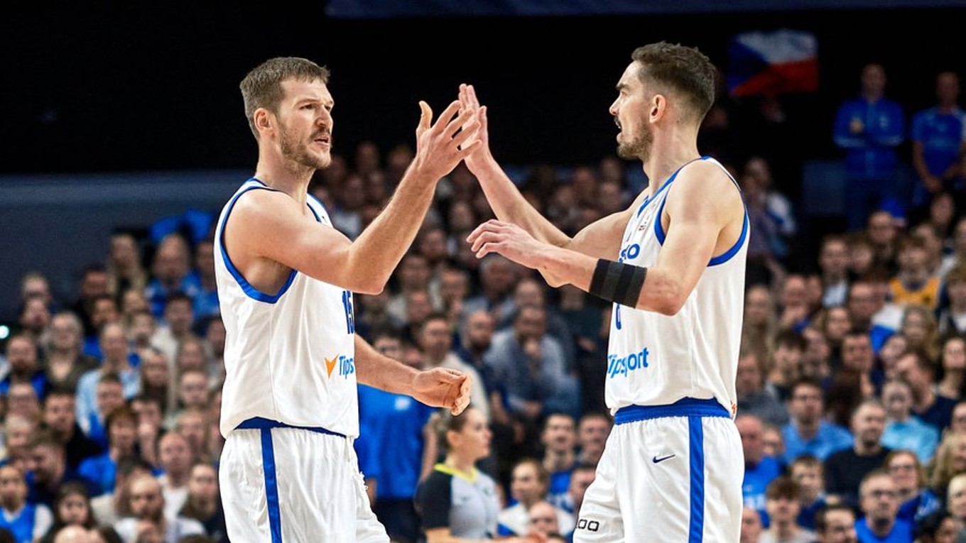 Tomáš Satoranský počas kvalifikačného zápasu Česko - Estónsko.