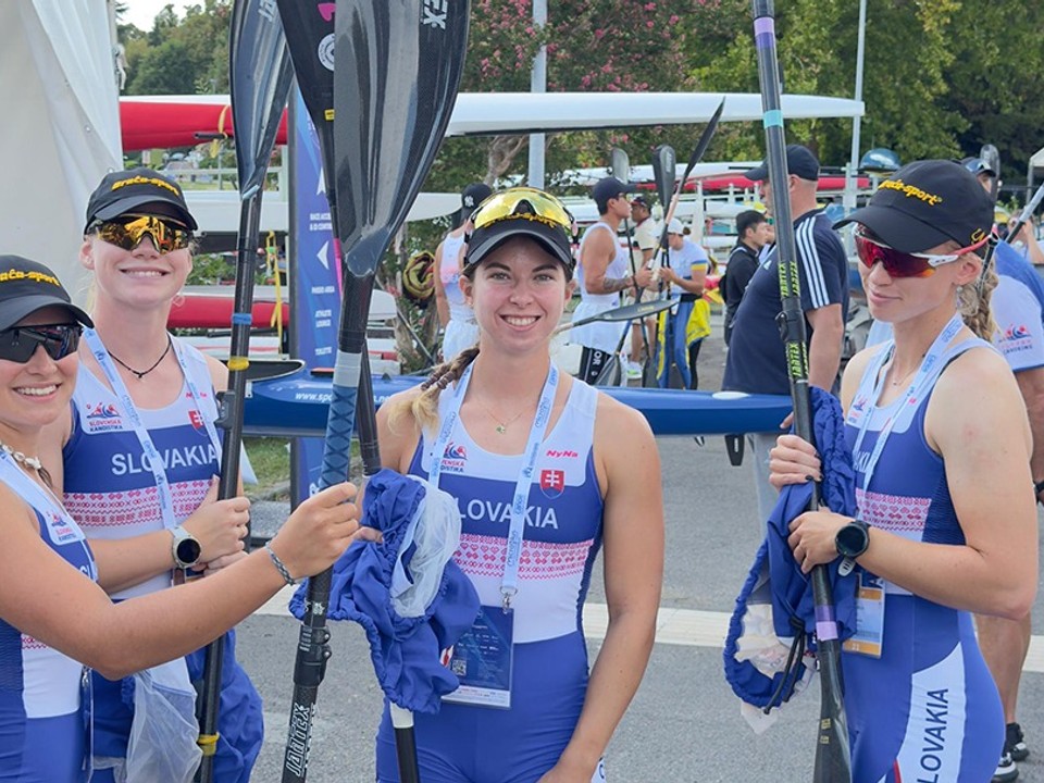 Slovenský štvorkajak v zložení Réka Bugárová, Sofia Bergendiová, Hana Gavorová a Bianka Sidová.