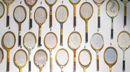 Tenisové rakety v Slovenskom olympijskom a športovom múzeu.