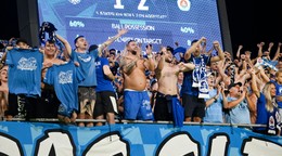 Fanúšikovia ŠK Slovan Bratislava sa tešia z víťazstva.