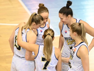 Basketbalistky Piešťanských Čajok.