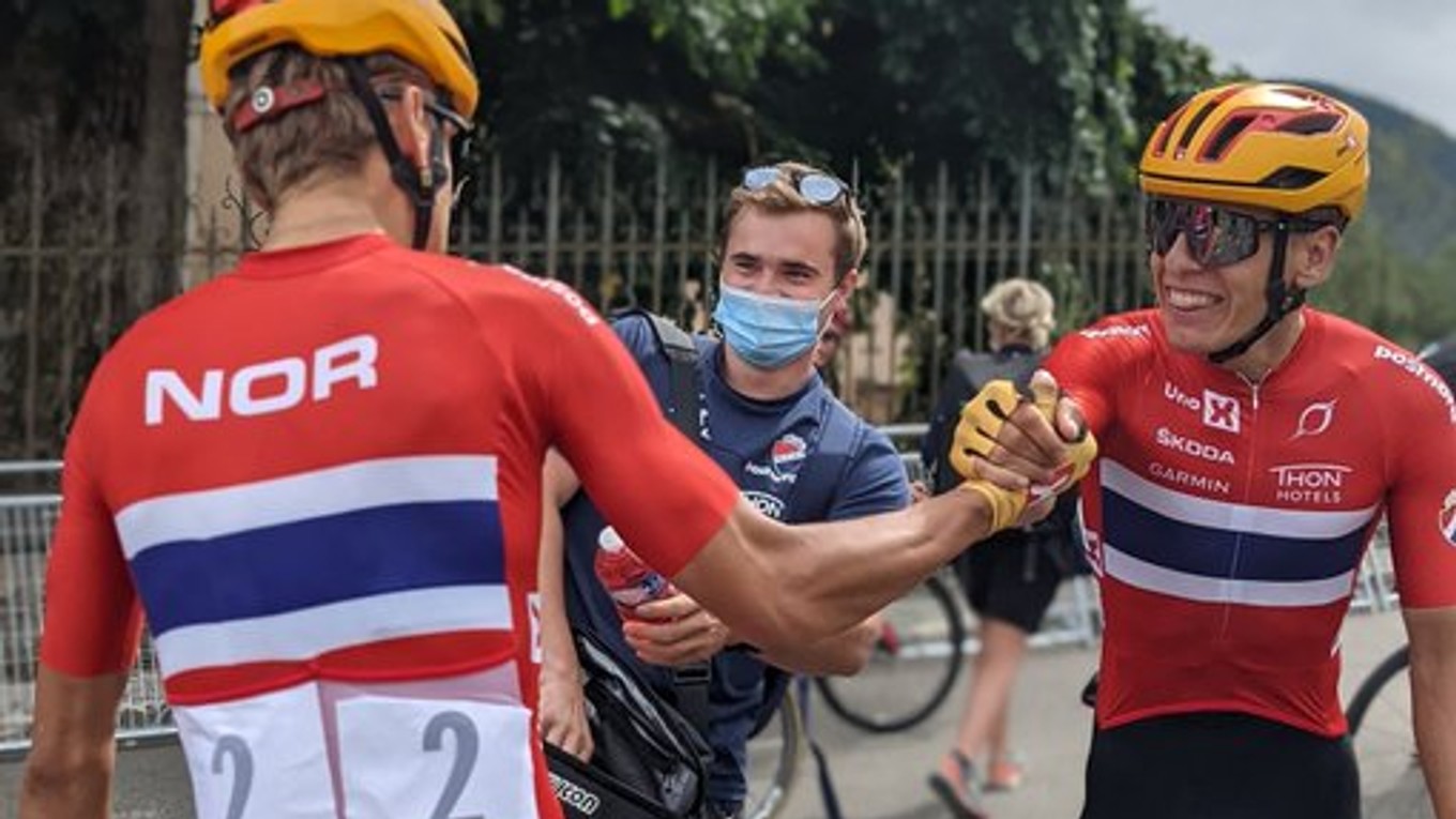 Anders Halland Johannessen (číslo 2) s bratom Tobiasom. 