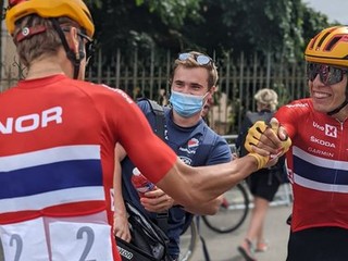 Anders Halland Johannessen (číslo 2) s bratom Tobiasom.