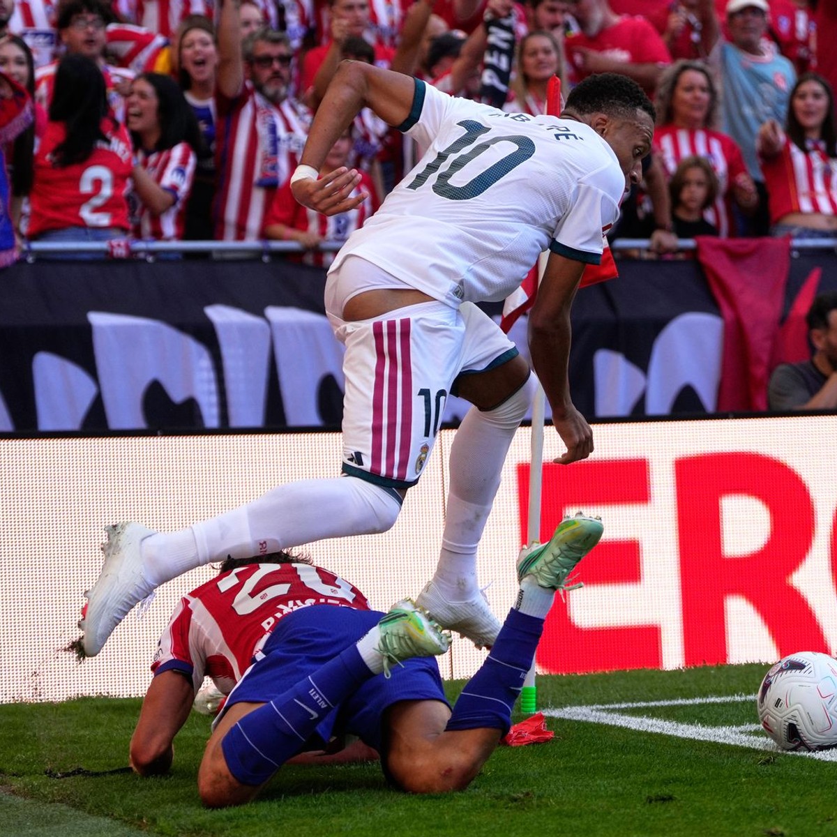 Atlético zdolalo v derby Real Madrid 2:1.