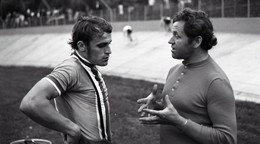 Anton Tkáč v rozhovore s trénerom čs. dráharov L. Puklickým na majstrovstvách ČSSR 1972 v Bratislave.