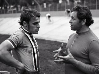 Anton Tkáč v rozhovore s trénerom čs. dráharov L. Puklickým na majstrovstvách ČSSR 1972 v Bratislave.