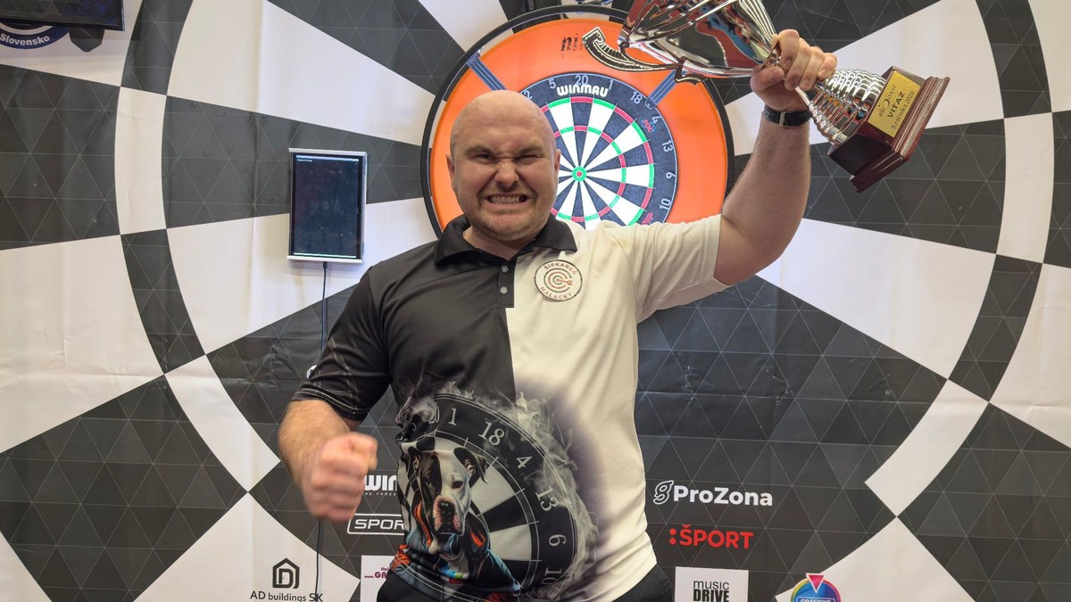 Líder rebríčka bol vo finále na pokraji prehry. Po skvelom obrate získal tretí titul