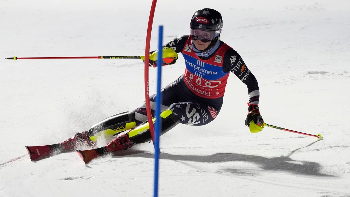 Mikaela Shiffrinová počas slalomu v Courcheveli.