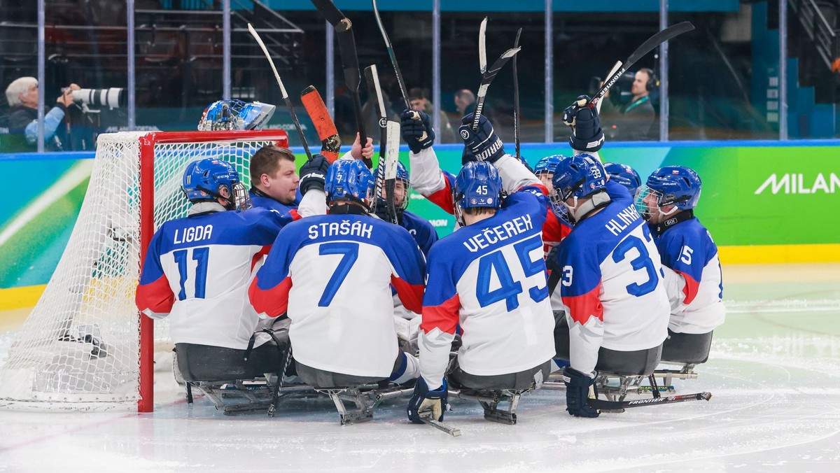 Slovenskí parahokejisti. 
