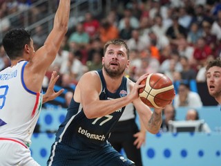 Luka Dončič a Simone Fontecchio. 