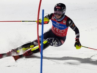 Mikaela Shiffrinová počas slalomu v Courcheveli.