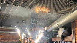 Vznik požiaru v bare v lyžiarskom stredisku Crans Montana. 