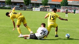 Momentka z kvalifikačného stretnutia Snina - Lehota pod Vtáčnikom.