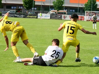 Momentka z kvalifikačného stretnutia Snina - Lehota pod Vtáčnikom.